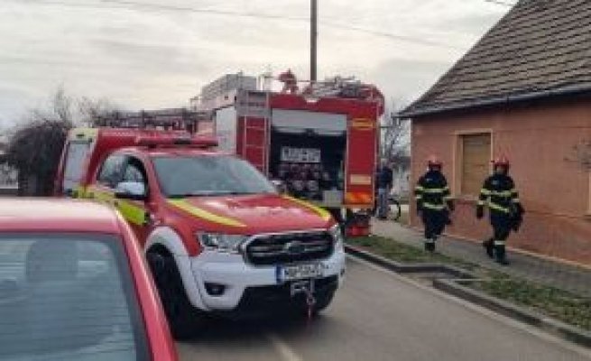 O casă în care se aflau 7 oameni, printre care și copii, a sărit în aer