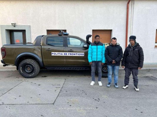 Trei bărbaţi din Bangladesh ascunși într-o remorcă, depistați în timp ce încercau să iasă ilegal din țară