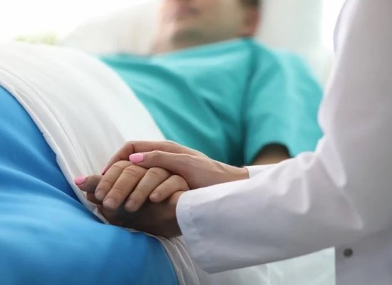 Țara care oferă prime de 70.000 de dolari pentru infirmiere ca să rămână în sistemul public de sănătate