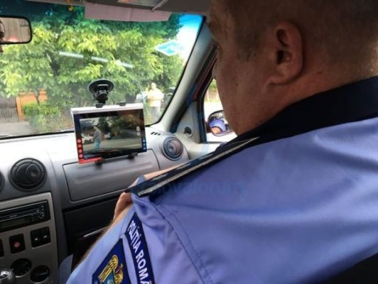 Șpagă în șervețel de sute de euro pentru obținerea permisului auto