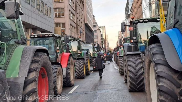 Summitul UE: O mie de tractoare blochează străzile din Bruxelles
