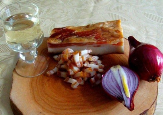 Renumit doctor gastroenterolog, explicații surprinzătoare despre consumul de slană, ceapă și pălincă