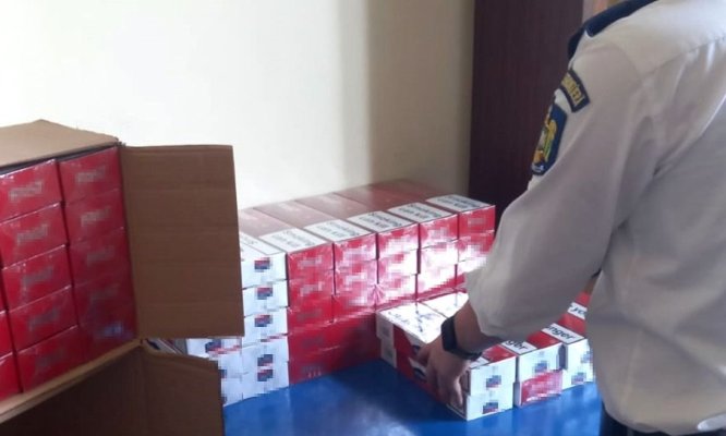 2000 de pachete de țigări de proveniență de contrabandă descoperite de polițiștii de frontieră 