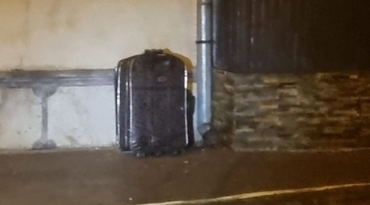 Troler abandonat, în fața IPJ Constanța. Polițiștii SAS au intervenit
