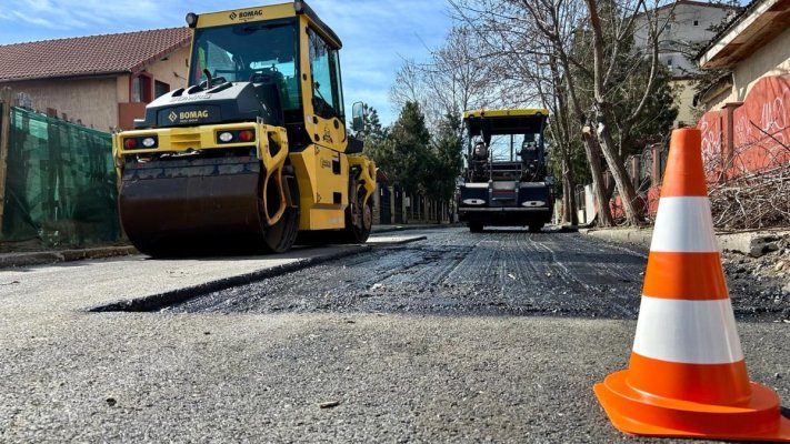  Continuă procesul de reabilitare a carosabilului pe strada Micșunelelor, tronsonul cuprins între străzile Mugurului și Amurgului