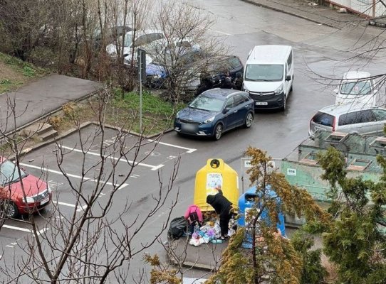 Punctele de colectare a deșeurilor din Constanța, vandalizate de cei care valorifică deșeurile reciclabile
