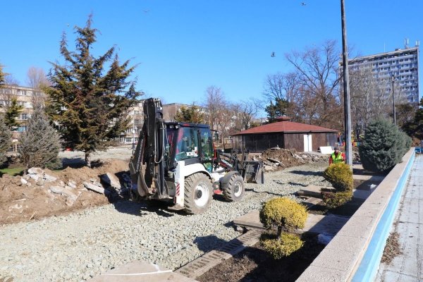 Primăria Constanța efectuează lucrări de reconstruire a parcului de la Gară