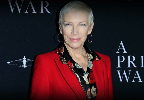 Annie Lennox cere o finanţare mai amplă pentru organizaţiile care militează împotriva violenţei de gen