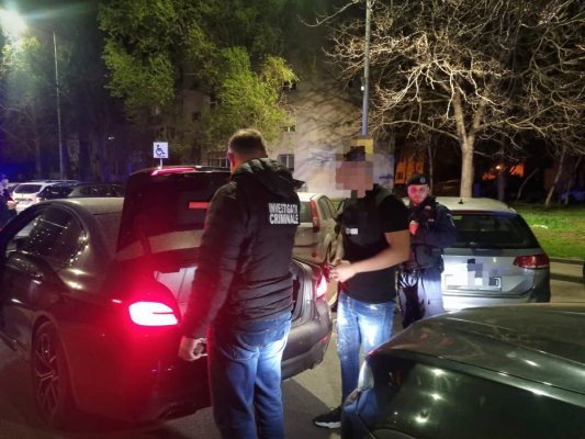 Doi bărbați, prinși cu droguri de polițiștii din Năvodari