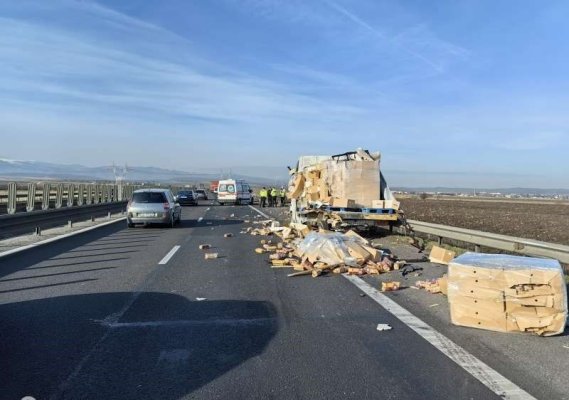 Doi bărbaţi răniţi într-un accident pe A1. Coloana de maşini este de 3 kilometri