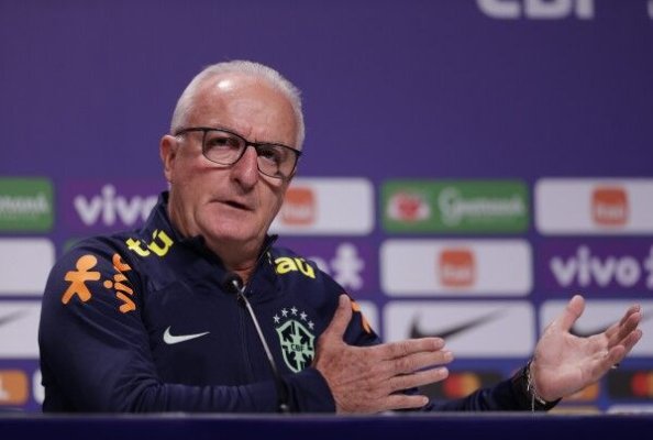Fotbal: Selecţionerul Braziliei spune că Dani Alves şi Robinho trebuie să răspundă dacă sunt vinovaţi
