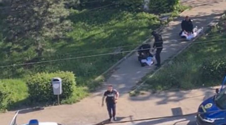 Polițiști amenințați cu sabia, la o intervenție. O persoană a ajuns la spital