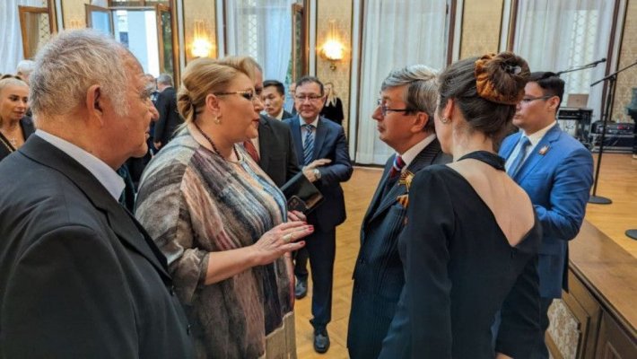 Șoșoacă le-a cerut oamenilor lui Putin să o promoveze pe Facebook-ul rusesc 
