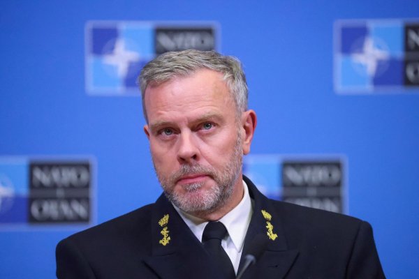 În vizită la Kiev, preşedintele Comitetului militar al NATO îi îndeamnă pe aliaţi să susţină puternic Ucraina