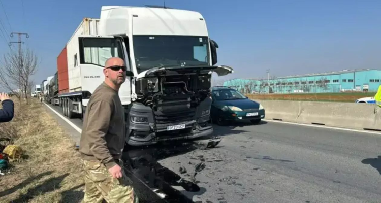 Vehicule care transportau echipament militar către Baza Mihail Kogălniceanu, implicate într-un accident în Prahova