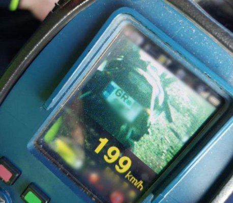 Un motociclist a fost surprins de radar cu 109 kilometri peste viteza legală