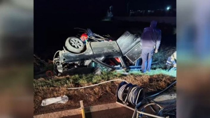 Un băiat de 16 ani a luat mașina părinților și s-a răsturnat cu ea