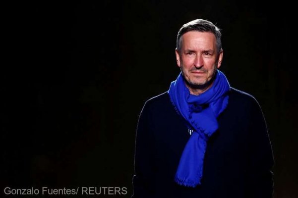 Dries Van Noten va părăsi conducerea casei sale de modă în luna iunie