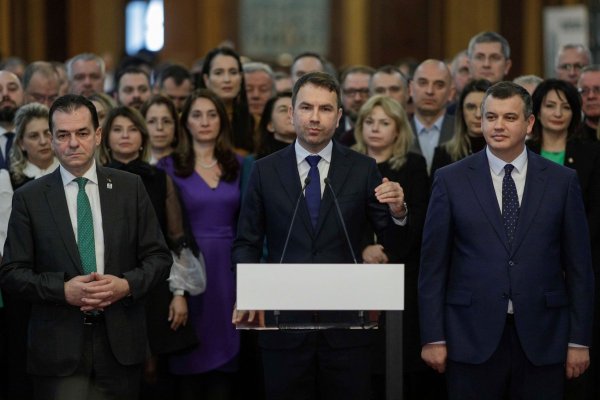 Alianţa Dreapta Unită a depus peste 530.000 de semnături pentru europarlamentare