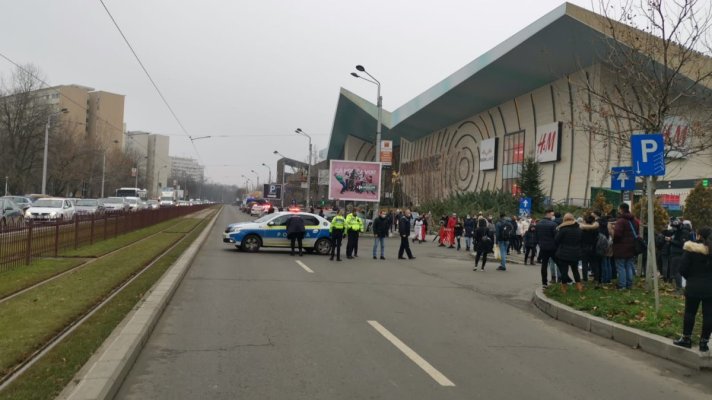 Femeie amenințată cu arma în trafic, în București