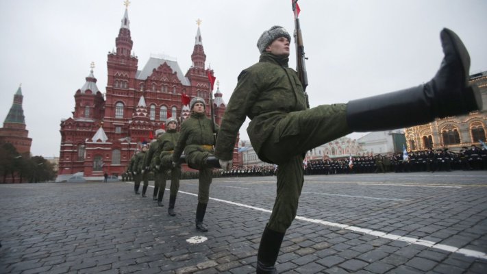 Rusia a adoptat un proiect de lege care permite viitorilor criminali să se alăture armatei