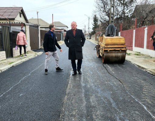 Continuă lucrările de asfaltare în comuna Agigea