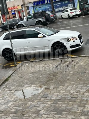 Două mașini s-au tamponat, în zona Dacia