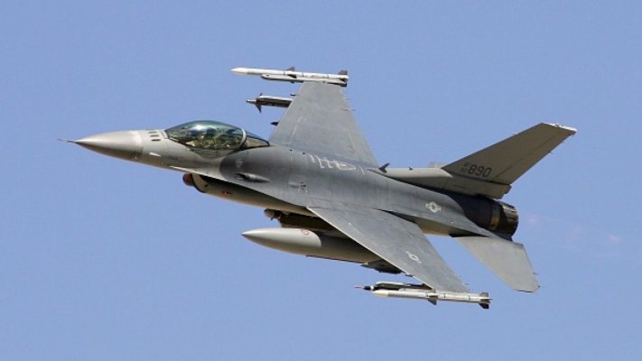 Un avion militar rus s-a prăbuşit în largul Peninsulei Crimeea, doborât din greșeală de ruși