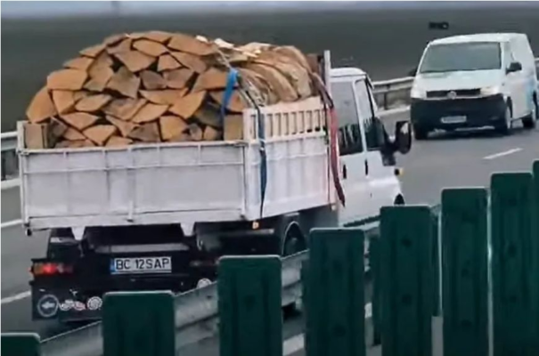 Un băcăuan, surprins în timp ce conducea pe contrasens, pe șoseaua de centură. Video