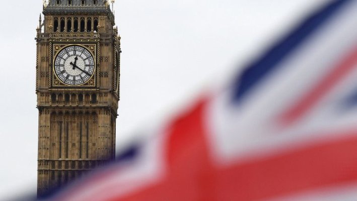 Peste jumătate dintre britanici se gândesc să își părăsească țara pentru a lucra în străinătate