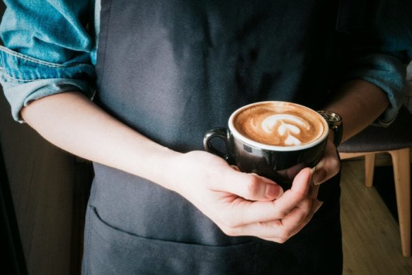 Nu bea cafea dacă iei acest medicament pentru răceală! Poate avea un efect periculos