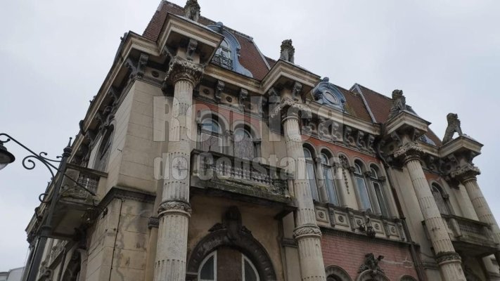 După lupte seculare... au început lucrările de reabilitare la Casa cu Lei! Video