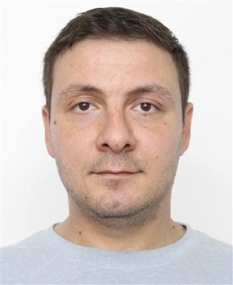 Un bărbat a fost dat în urmărire națională după ce și-a violat fiica de 16 ori