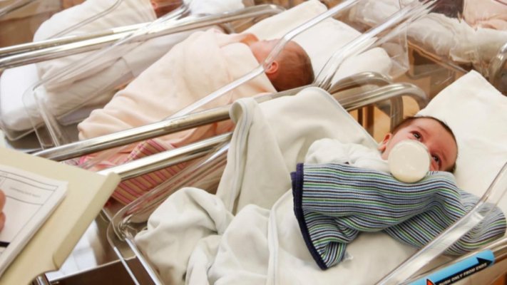 A născut pentru a 12-a oară prin cezariană. Caz de cartea recordurilor la maternitatea din Bacău