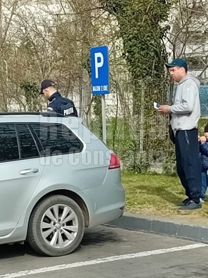 Beat mort, un șofer ucrainean, cu un copil în mașină, a coborât să-și mai cumpere o sticlă de coniac! Video