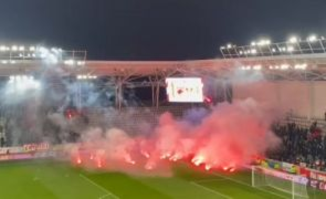 Scene de război în Superliga: bătaie între suporterii de la Dinamo și cei de la UTA/CSA Steaua! Video