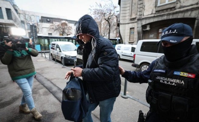 Fostul șef al Vămii București, Paul Petrof, trage cu dinții... din închisoare, să își salveze apartamentul din Eforie. Video