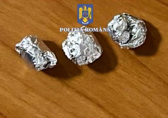 Bărbat depistat pe stradă deținând substanțe interzise