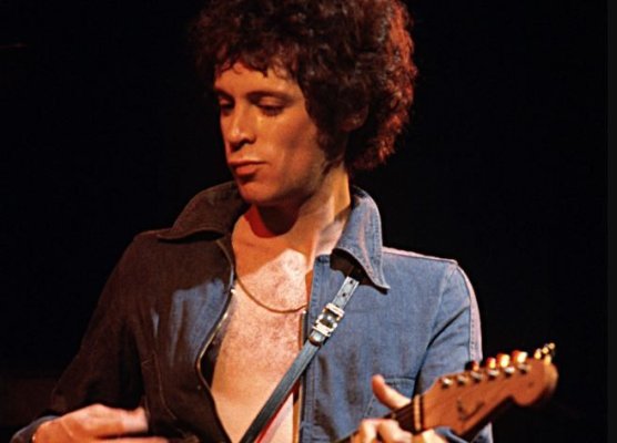 Cântăreţul Eric Carmen, cunoscut pentru hiturile ''All By Myself'' şi ''Hungry Eyes'', a murit la 74 de ani