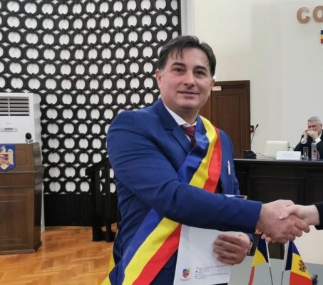 Jocuri politice! Primarul din Fântânele a rămas fără Consiliu Local, înainte de alegeri