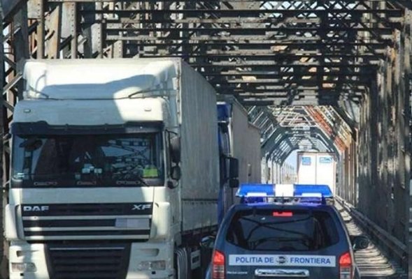 Opt migranți, salvați de la moarte prin congelare, într-un camion frigorific, în Vama Giurgiu