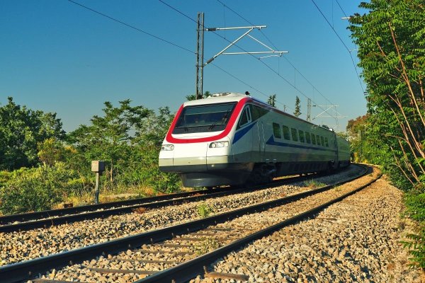 Românii vor putea circula cu trenul direct din București până în Grecia