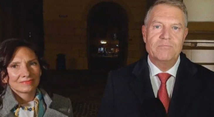 Preşedintele Iohannis şi soţia sa, la slujba de Paşte