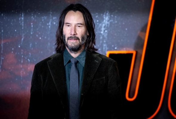 Schimbare radicală de look pentru Keanu Reeves! Legendarul actor din Matrix și-a surprins total fanii