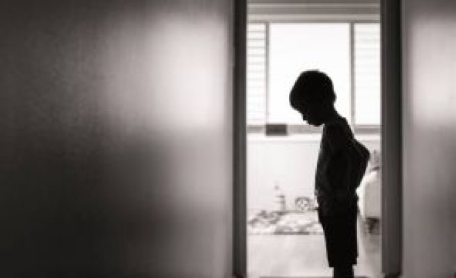 Un elev de 8 ani a fost violat în toaleta școlii de un coleg de 11 ani