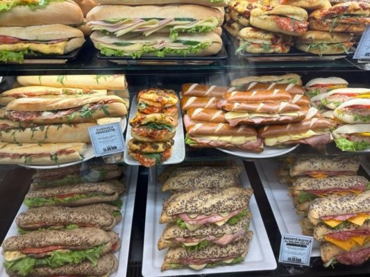 Prețuri astronomice în magazinele alimentare din Aeroportul Otopeni. Cât te costă o gustare
