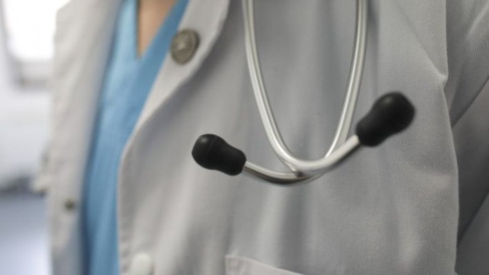Doi medici ar fi falsificat, în pandemie, fișa medicală a unei paciente. Femeia, ulterior, a murit