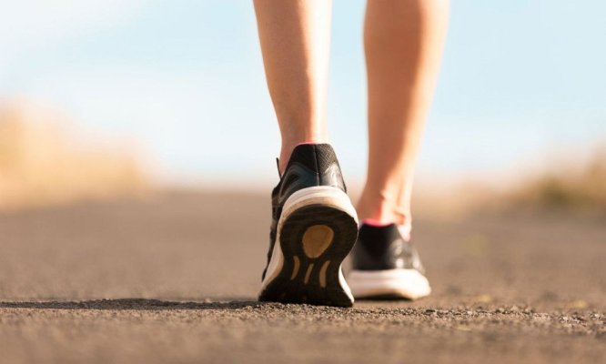 Mitul celor 10.000 de pași, spulberat de un specialist în fitness. Cât ar trebui să mergi pe jos ca să slăbești un kilogram