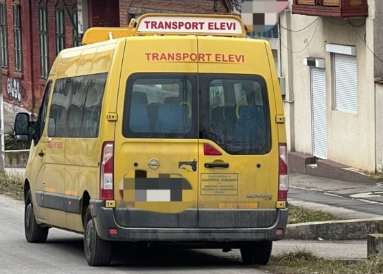 Accident între un microbuz școlar și un autoturism. Victime: 15 elevi