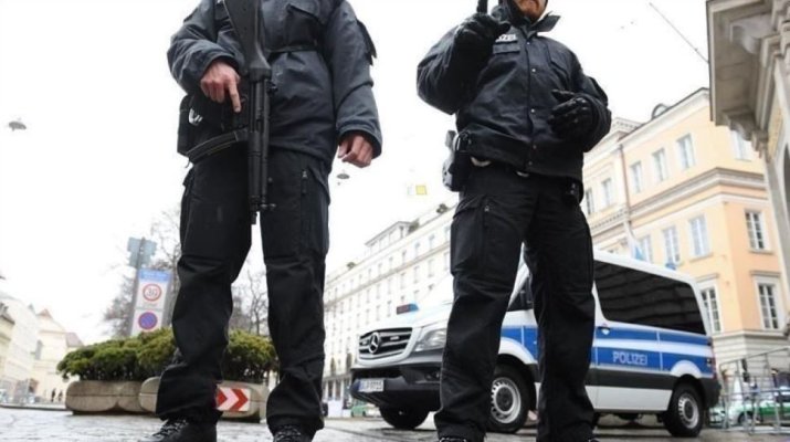 Germania: Cel puţin 400 de ofiţeri de poliţie sunt suspectaţi de legături extremiste